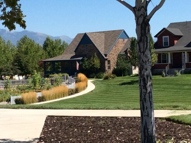 Building Photo - Stunning 6 bedroom 3 bathroom home in Daybreak South Jordan!!!