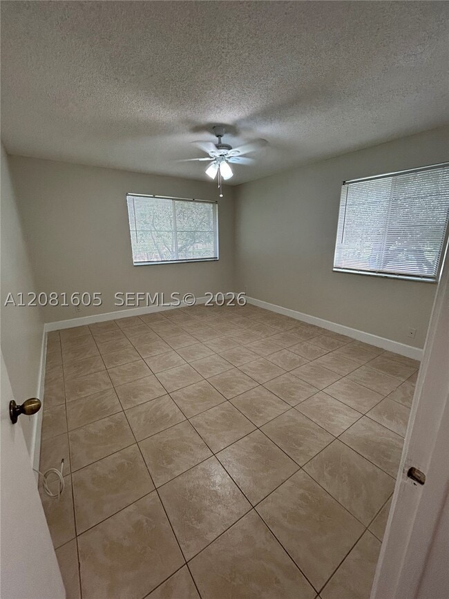 Building Photo - 9733 Westview Dr