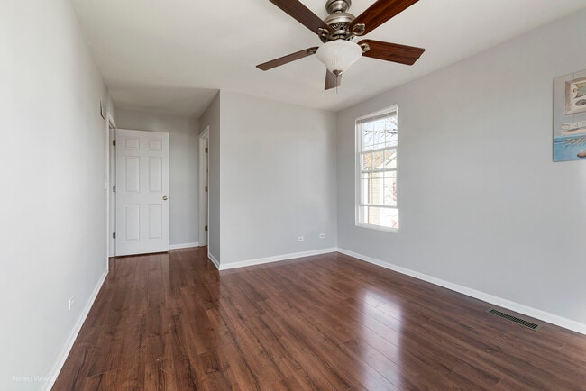 Building Photo - 1093 Symphony Dr