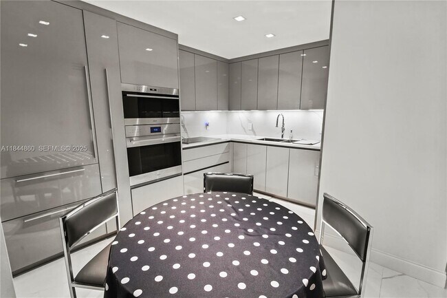 Building Photo - 8877 Collins Ave