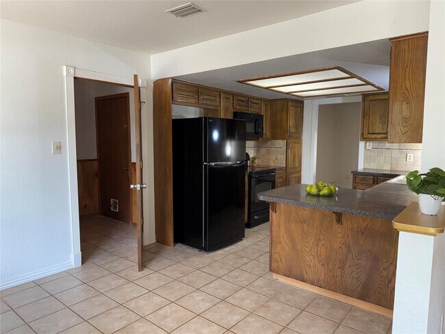 Building Photo - 331 Live Oak Dr