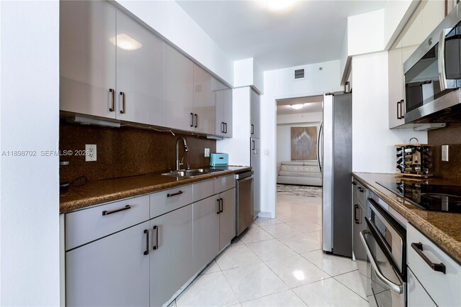 Building Photo - 16400 Collins Ave