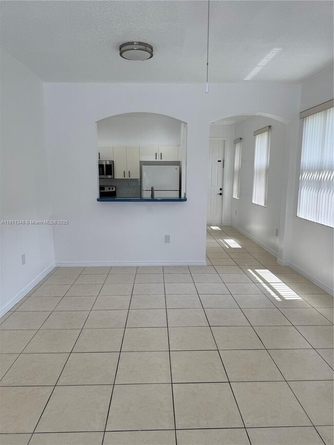 Building Photo - 4285 NE 10th Ct