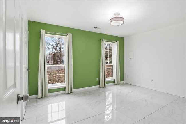 Building Photo - 3454 Tamarack Ct