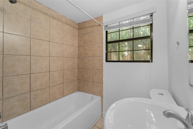 Building Photo - 4001 Maplewood Ave