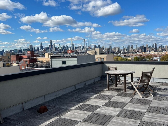 Building Photo - 1-Bedroom Retreat with Granite Finishes in...