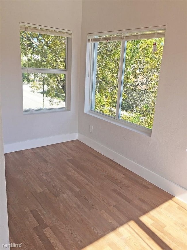 Building Photo - 1 br, 1 bath  - 702 S 17th Ave # 4 3