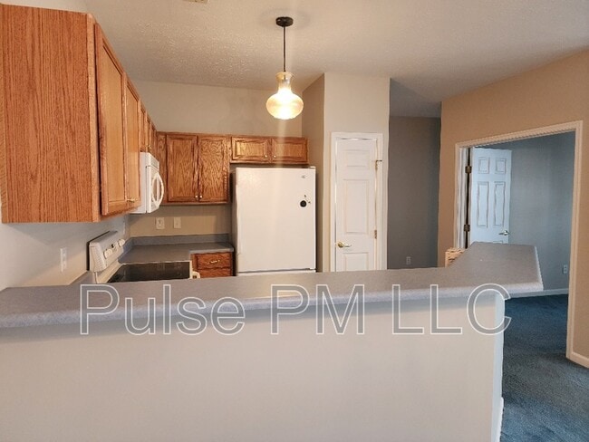 Building Photo - 985 Mistflower Ln