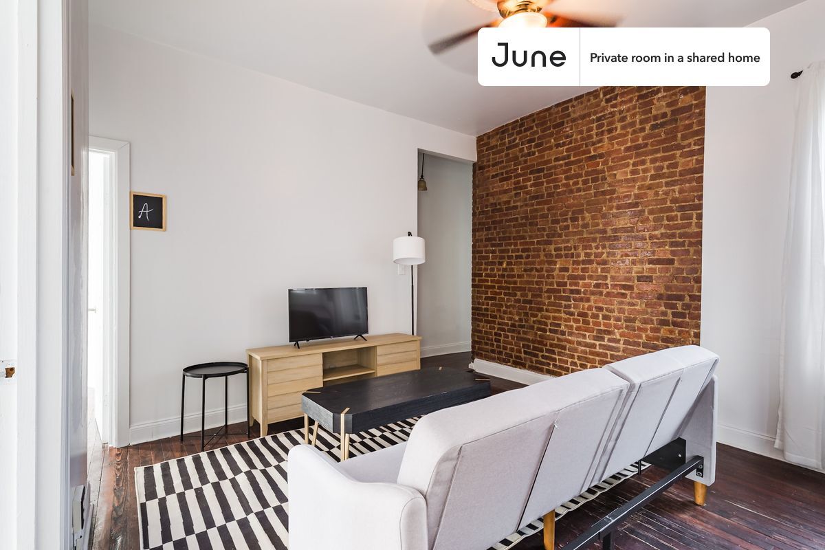 Building Photo - Room in Shared 3 bed/1 bath home