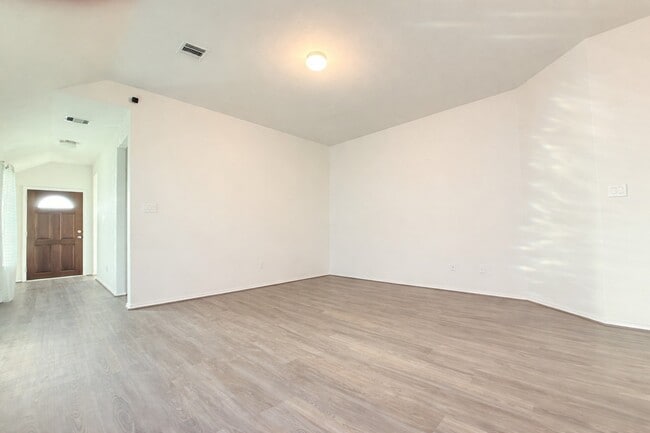 Building Photo - 15515 Islandview Ln