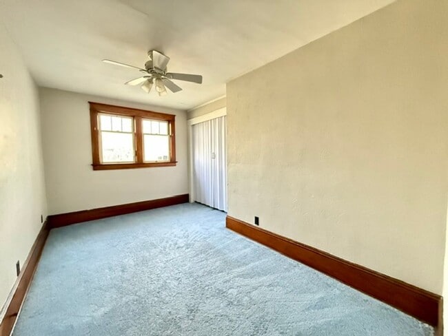 Building Photo - rh17