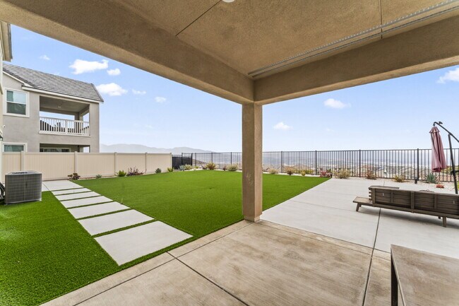 Building Photo - "Spacious Santa Clarita Sanctuary: 4-Bedro...