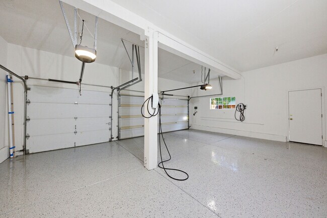 Building Photo - 15 Aaron Dr