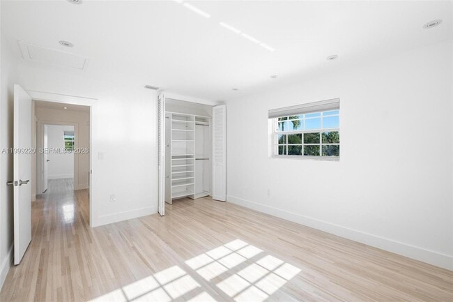 Building Photo - 11401 SW 72nd Pl