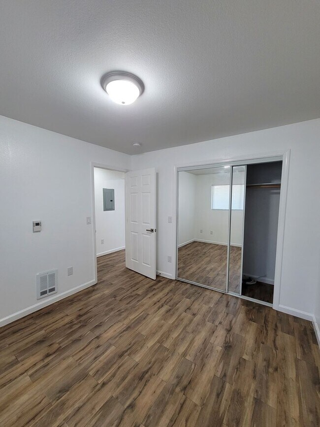 Building Photo - Stylish & Modern 1-Bedroom Retreat Steps f...