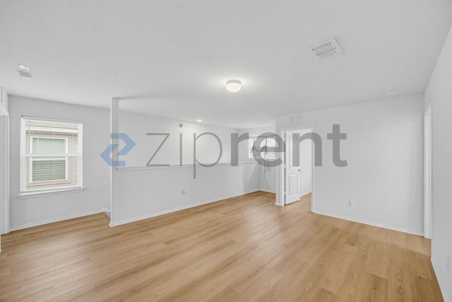 Building Photo - Unit