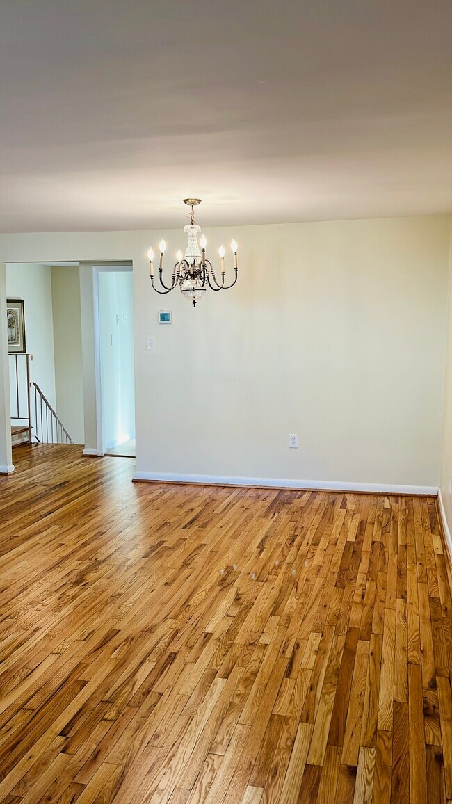 Building Photo - 2 Wimbledon Ln