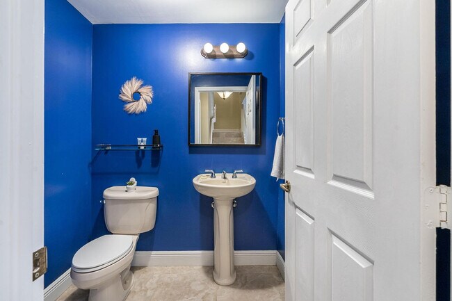 Building Photo - 1721 SW 23rd St