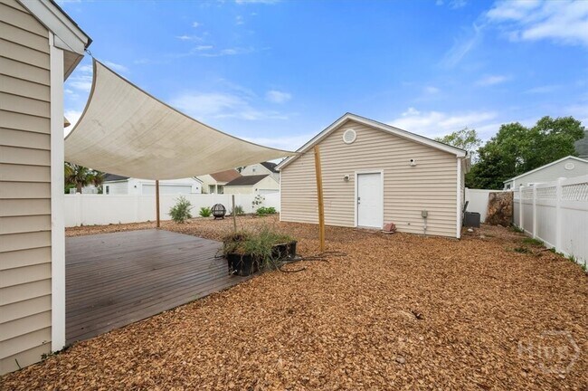 Building Photo - 17 Bushwood Dr