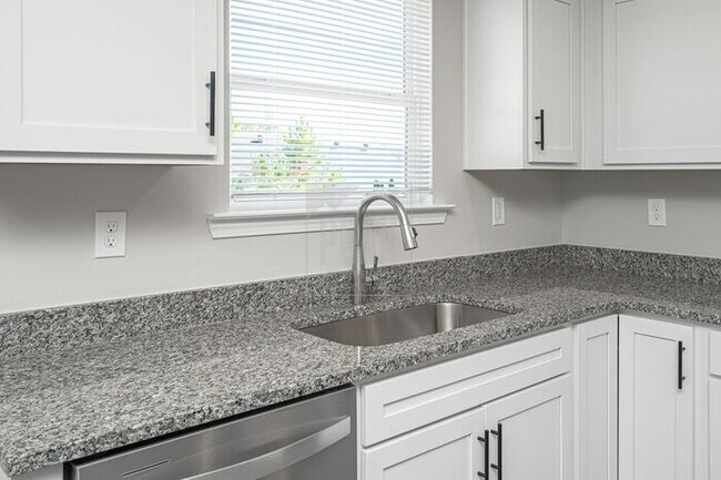 Building Photo - $1650! Beautiful 3Bed 2Bath in newly built Woodland Circle! Tour today