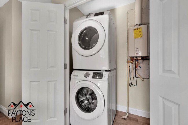 Building Photo - 332 19th St NE