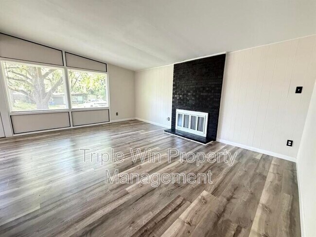 Building Photo - 765 Bobbins Ln