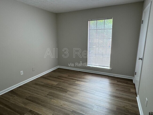 Building Photo - 348 Bent Tree Dr