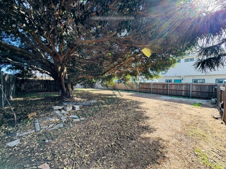 Building Photo - 7371 Hyatt St