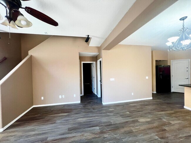 Building Photo - 879 E Stottler Dr
