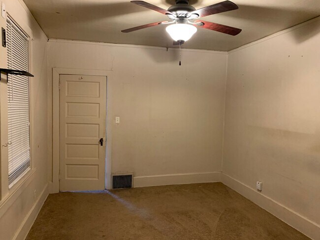 Building Photo - 1BR/1BA duplex in Joplin, MO with car shed, and extra room!!!