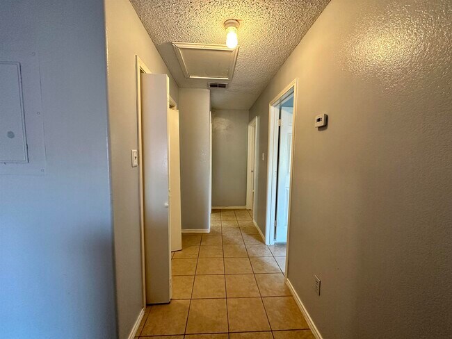 Building Photo - 311 Soria Dr