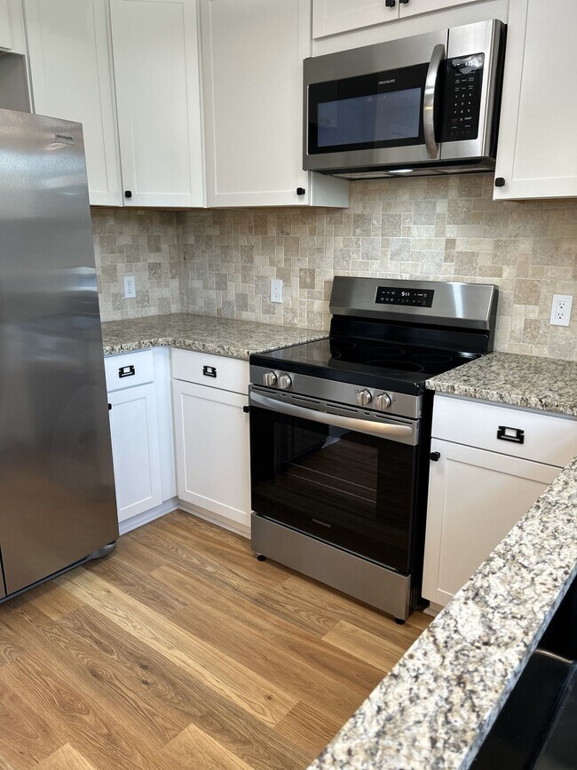 Building Photo - 2200 Fernway Ct