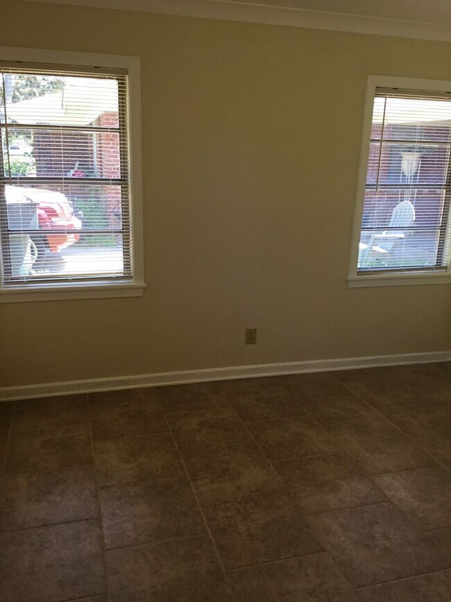 Building Photo - GORGEOUS 4/3 BROADMOOR HOME-UPDATED-MUST SEE