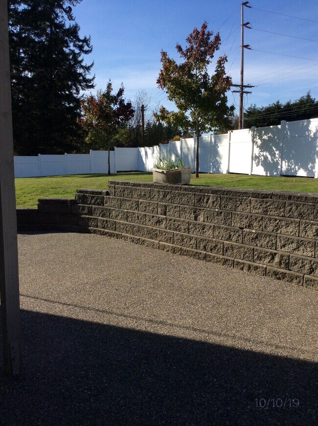 Building Photo - 1511 Burrows Ct