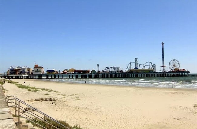 Building Photo - 6102 Seawall Blvd