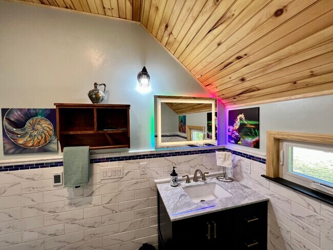 Building Photo - 754 Woodlands Rd