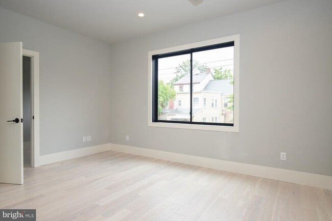 Building Photo - 12 McCready's Alley