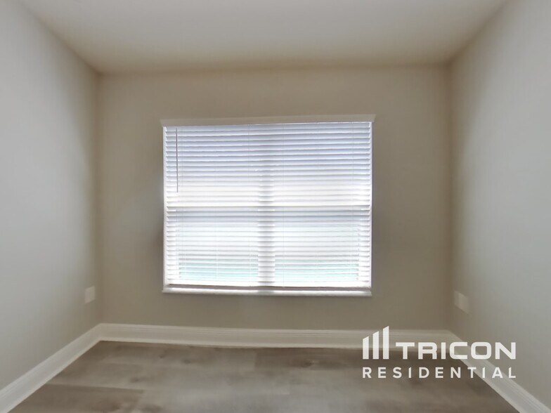 Building Photo - 387 Buchannan Dr