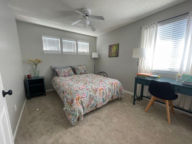 Building Photo - $0 DEPOSIT OPTION. 4 BEDROOM 3 BATHROOM HIGHLANDS RANCH HOUSE NEAR CHATFIELD STATE PARK