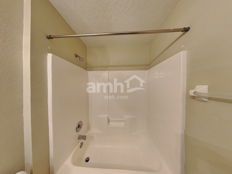 Building Photo - 315 Colony Ct