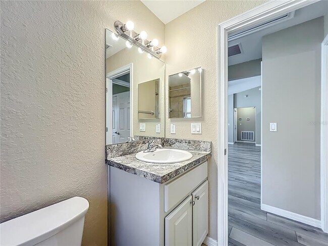 Building Photo - 1954 NW 21st Ave