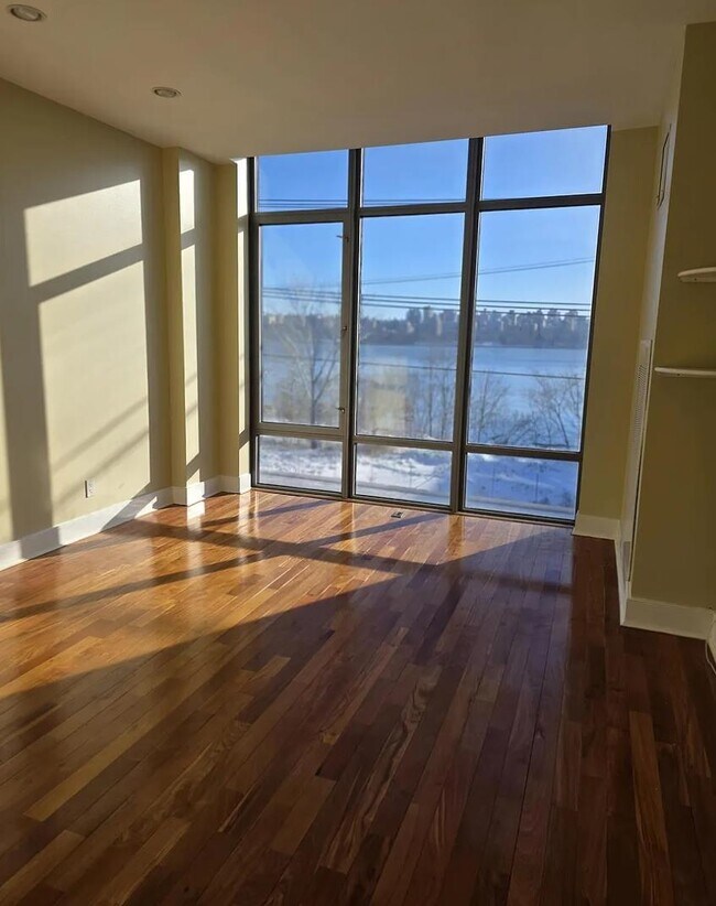 Building Photo - 8125 River Rd