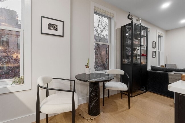 Building Photo - 202 Maverick St