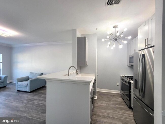 Building Photo - 4850 Eisenhower Ave