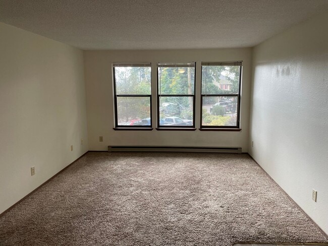 Building Photo - ***PENDING APPLICATION***Cozy 1 Bedroom Apartment Close to Schools and Base