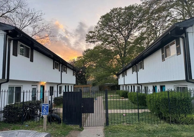 3045 Semmes St - Santana Palms
