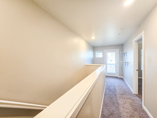 Building Photo - Newly Built Townhome 3bd 2.5ba