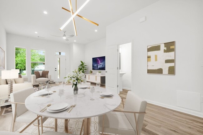 Building Photo - 1223 Oakland Dr SW