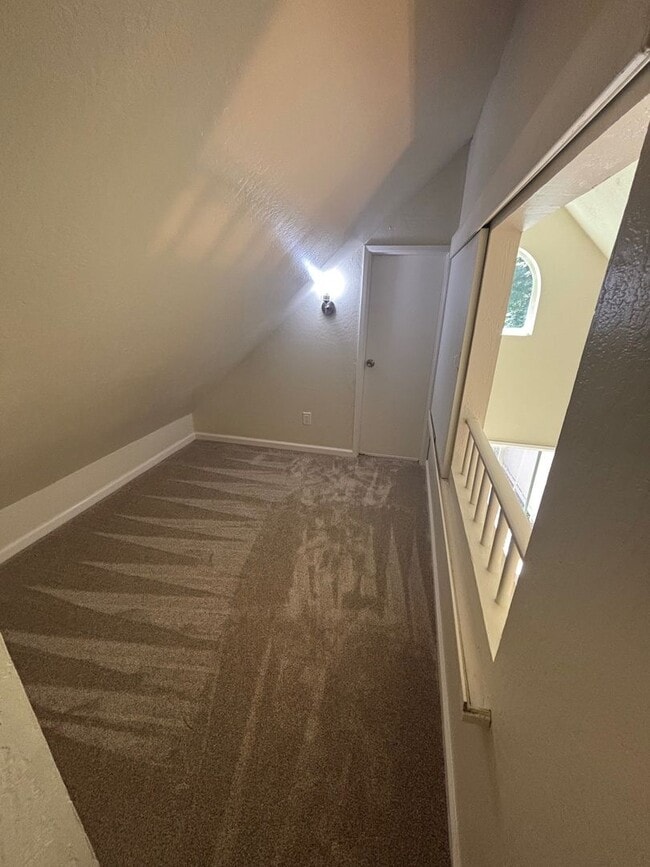 Building Photo - Updated 3 bedroom 2 bathroom Bennett Valle...