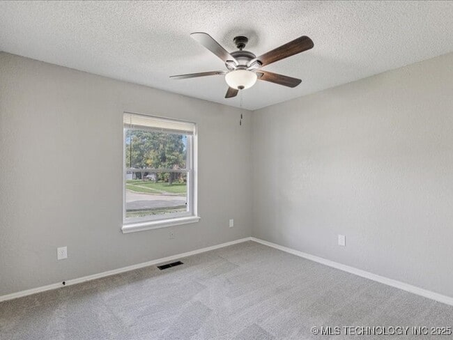 Building Photo - 3001 S Ash Ct